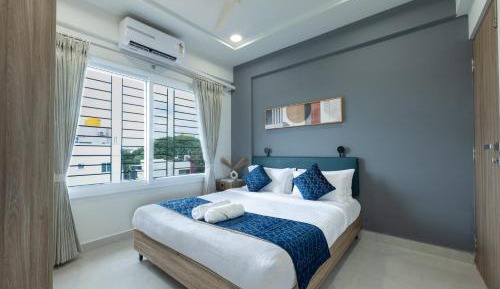 One-Bedroom Apartment with Balcony