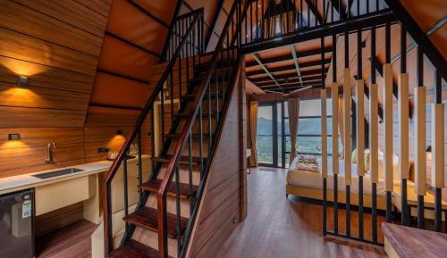 Suite with Mountain View