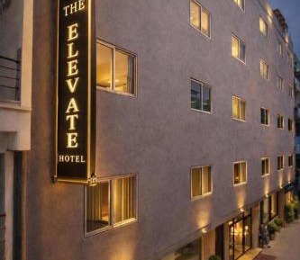Deluxe Double Room (2 Adults + 1 Child)