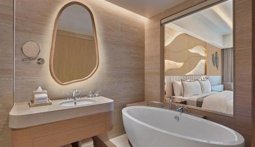 Deluxe King Room with Balcony and Resort View