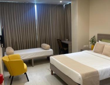 Deluxe Queen Room
