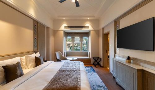 Heritage Palace King Room with Aravalli Hill View