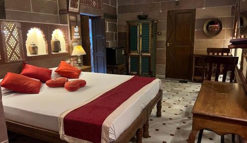 King Suite with Balcony & Fort View