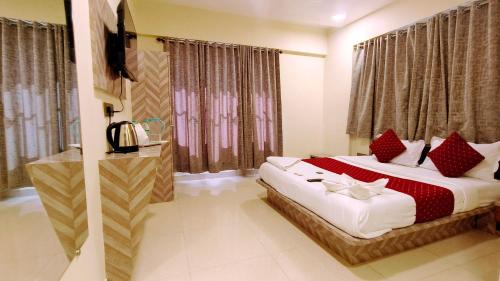 Deluxe Queen Room
