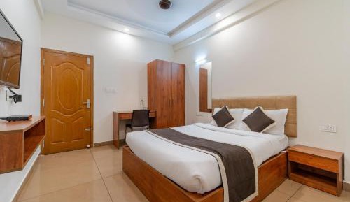 Deluxe Double Room (2 Adults + 1 Child)