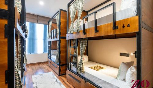 Deluxe 8 Bed Mixed Dorm