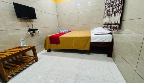 Deluxe Double Room (2 Adults + 1 Child)