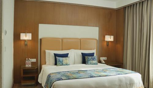 Standard King Room with Lounge Access