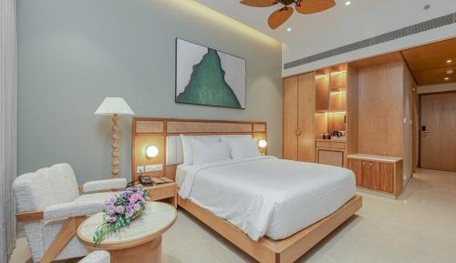 Queen Room with Pool View
