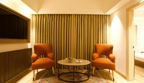 Superior Suite  (20% off on session of Spa and 20% Off on Laundry service for upto 2 clothing item(s))