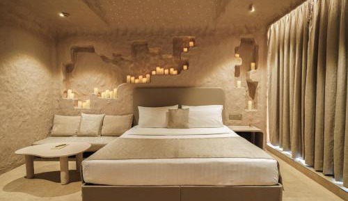 Cave room with Grand Jacuzzi