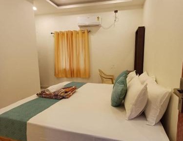 Deluxe Double Room (2 Adults + 1 Child)