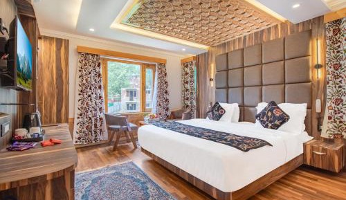 Deluxe King Room
