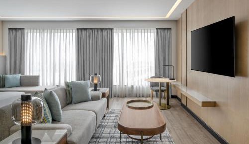 Junior Suite, Executive Lounge access, 1 Bedroom Suite - 15% off on Spa and 20% off on Laundry  