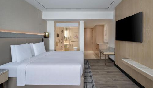 Executive King Room with Executive Lounge Access - 15% off on Spa and 20% off on Laundry