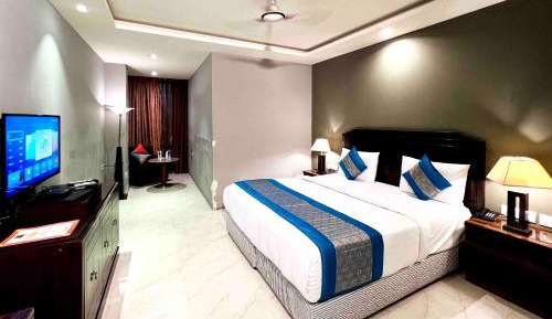 Deluxe King Room