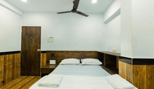 Standard Queen Room