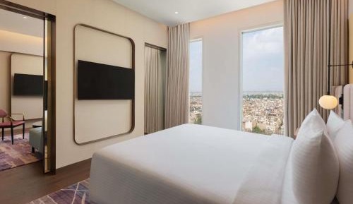 Junior King Suite with City View