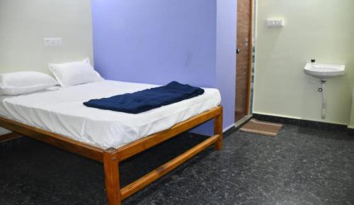 Deluxe Room (2 Adults + 1 Child)