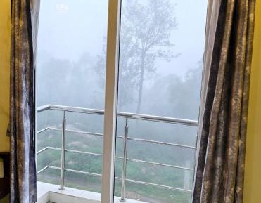 Deluxe Double Room (2 Adults + 1 Child)