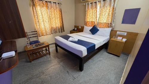 Standard Queen Room