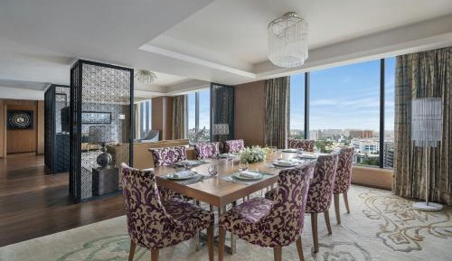 Executive Presidential Suite with Lounge Access