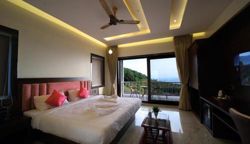 Deluxe Room (2 Adults + 1 Child)