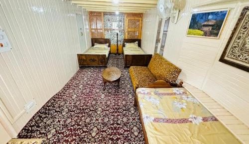 Mixed Dormitory Room