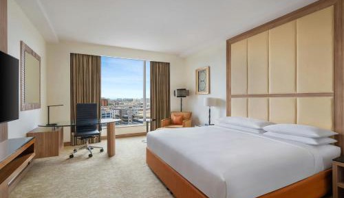 Executive Deluxe King Room with Executive Lounge Access