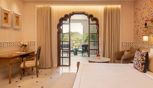 Grand Luxury Room King Bed with Sit Out