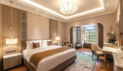 Mayura Deluxe King Room with Aravali Hills View