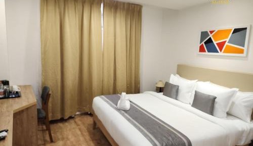 Deluxe King Room