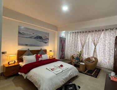 Deluxe Room (2 Adults + 1 Child)