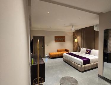 Deluxe King Room