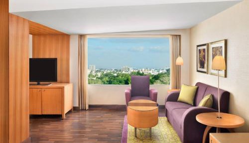 Studio Guest Room with Kitchenette and Club Lounge Access