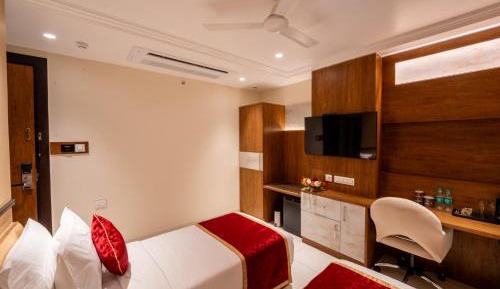 Deluxe Double or Twin Room with City View