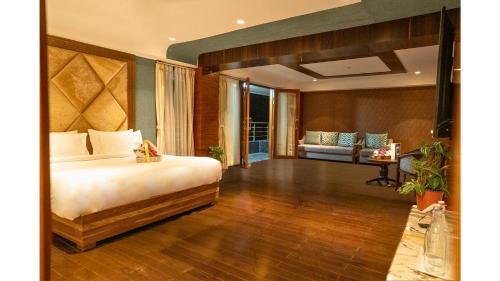 Suite with Mountain View