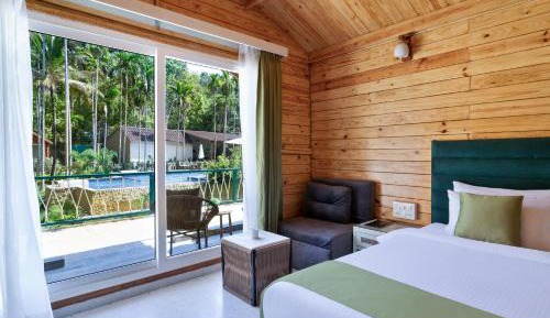 Pool View Cottage With Balcony