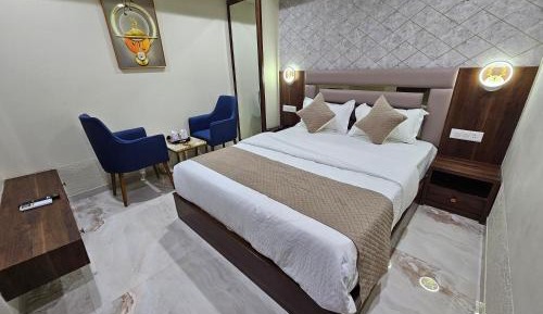 Deluxe Double Room (2 Adults + 1 Child)