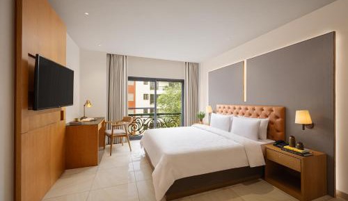 Luxe Queen Room