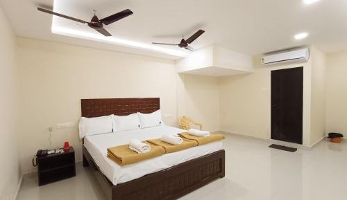 Deluxe Queen Suite