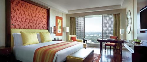 Twin Room with Club Lounge Access
