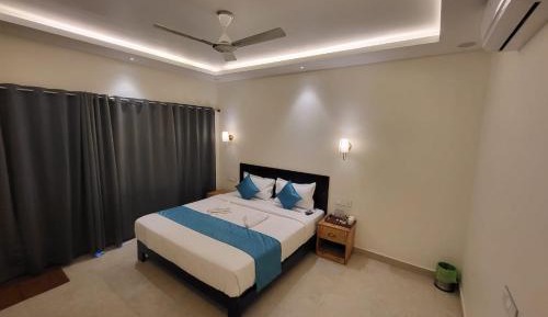 Deluxe Double Room with Balcony