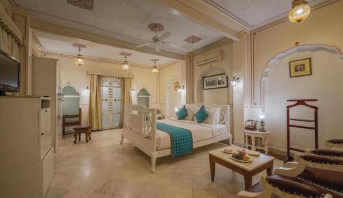 Deluxe Suite with Complimentary Hi-Tea & Early check-in and late check-out (Subject to availability)