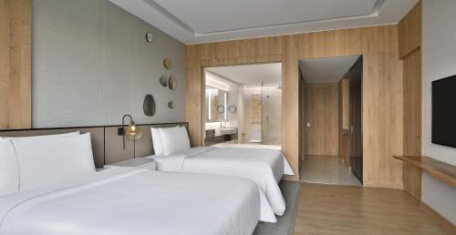 Club Larger Guest Room, 2 Double Bed - Lake view with Curated high-tea experience & enjoy 10% discount on F&B and Spa