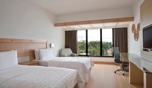 Deluxe King Room with 10% F & B discount