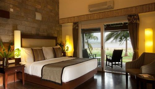 Waterfront Veranda with Complimentary bird watching and wildlife documentary movie screening