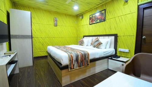 Deluxe Double Room (2 Adults + 1 Child)