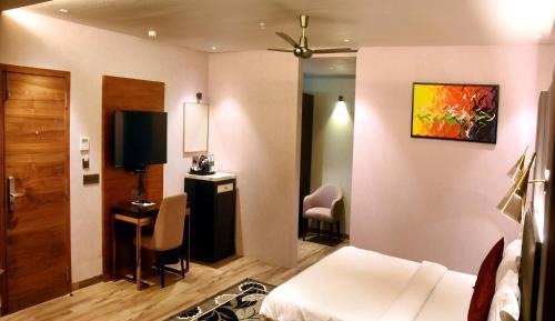 Deluxe King Room