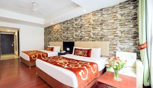 Fern Classic Queen Room with Two Queen Beds and Limited View